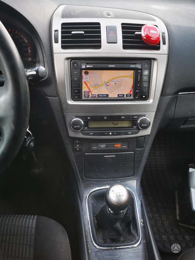 Toyota Avensis 2010 — photo 19
