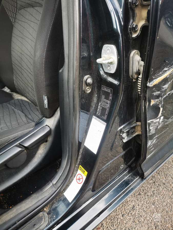 Toyota Avensis 2010 — photo 20