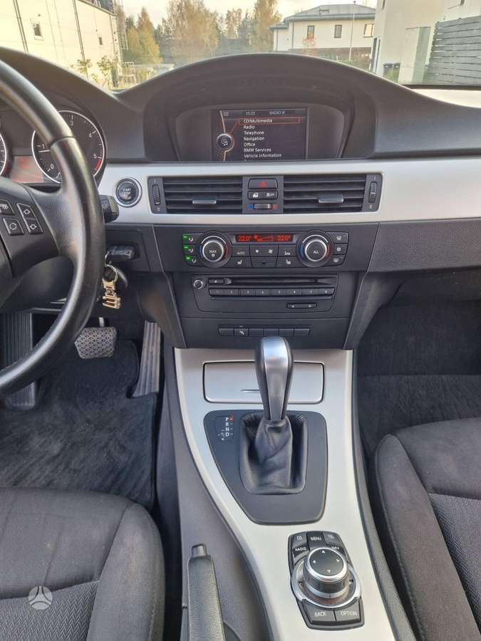 BMW 320 2011 — photo 11