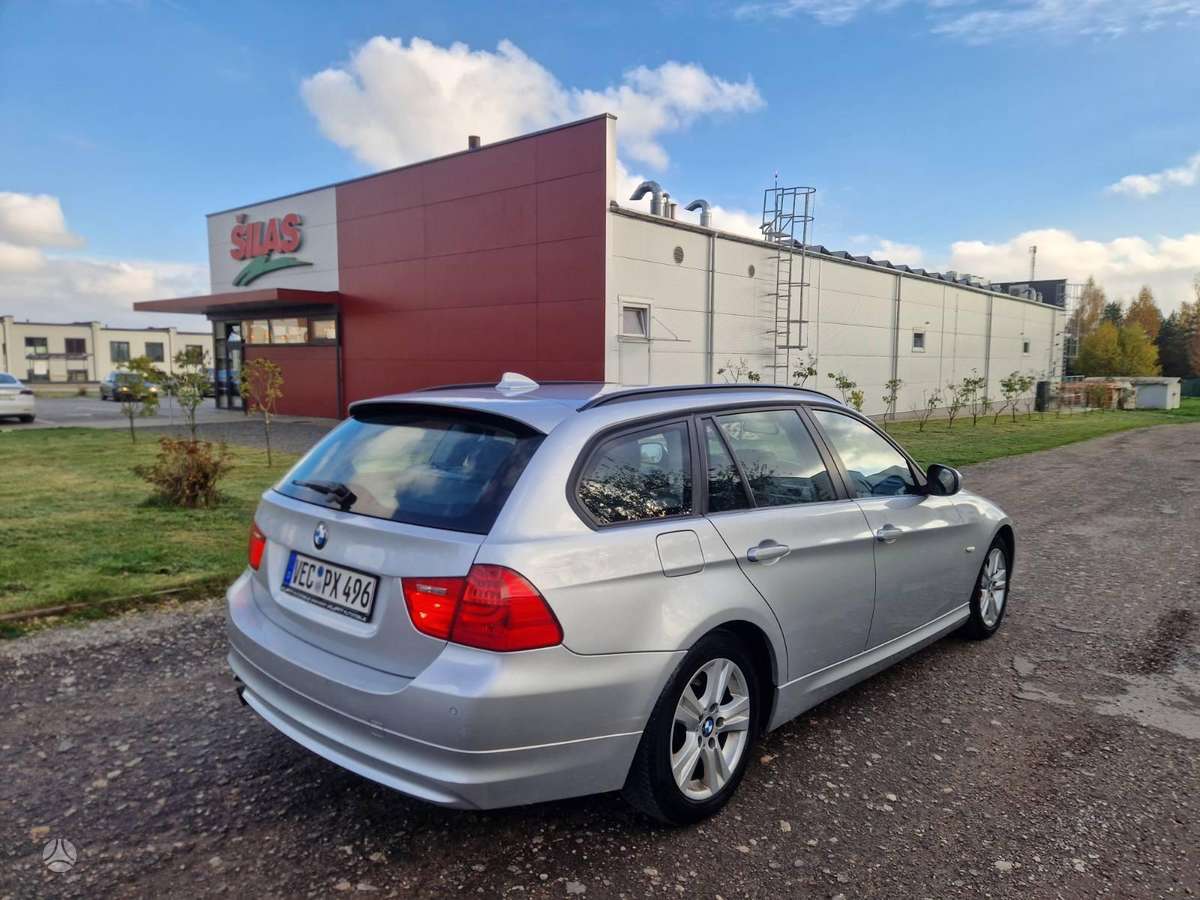 BMW 320 2011 — photo 5