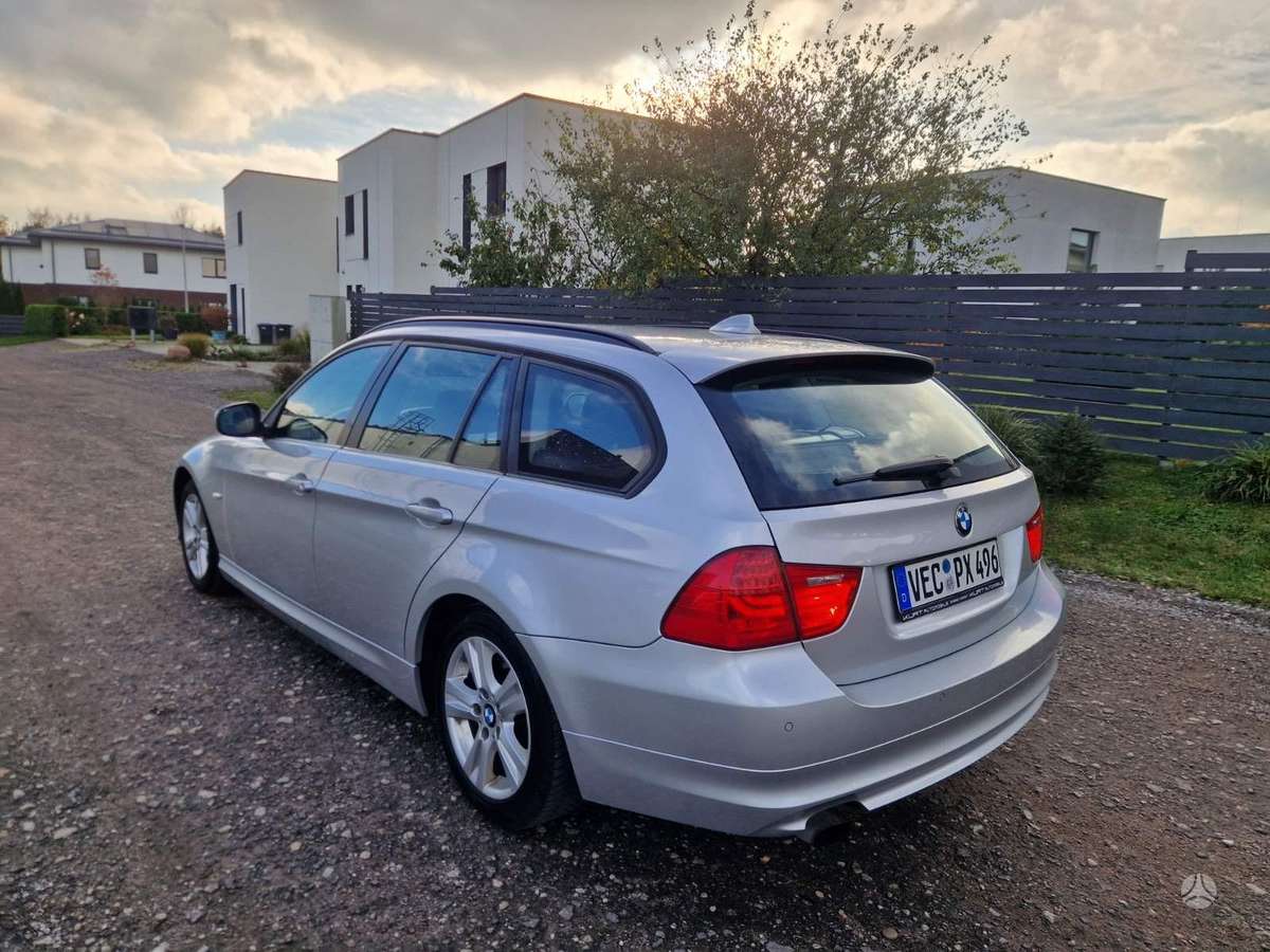 BMW 320 2011 — photo 7