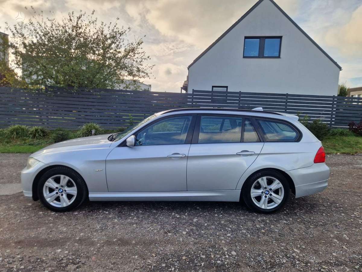 BMW 320 2011 — photo 8