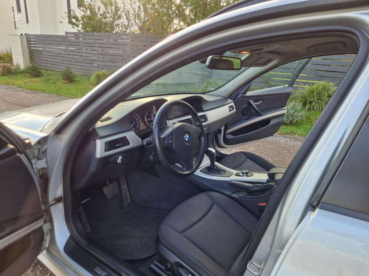 BMW 320 2011 — photo 9