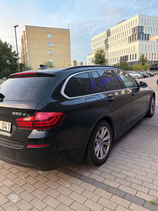 BMW 520 2014 — салон