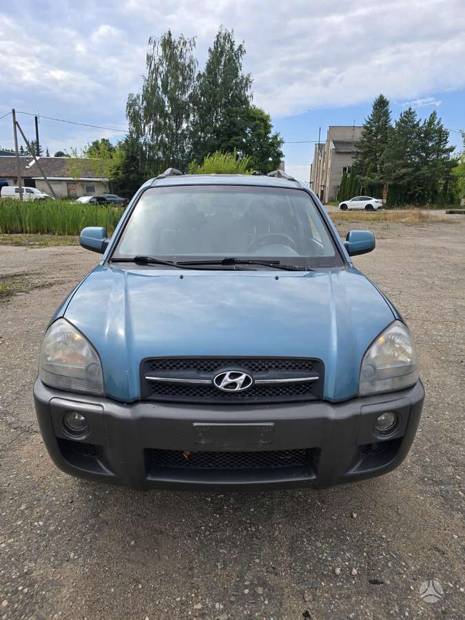 Hyundai Tucson 2005 — rear view