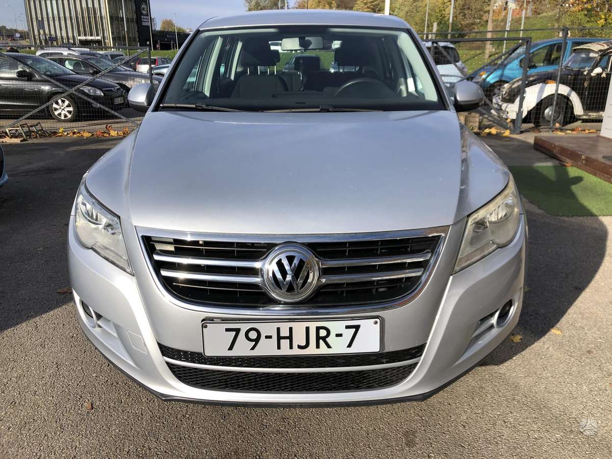 Volkswagen Tiguan 2009 — rear view