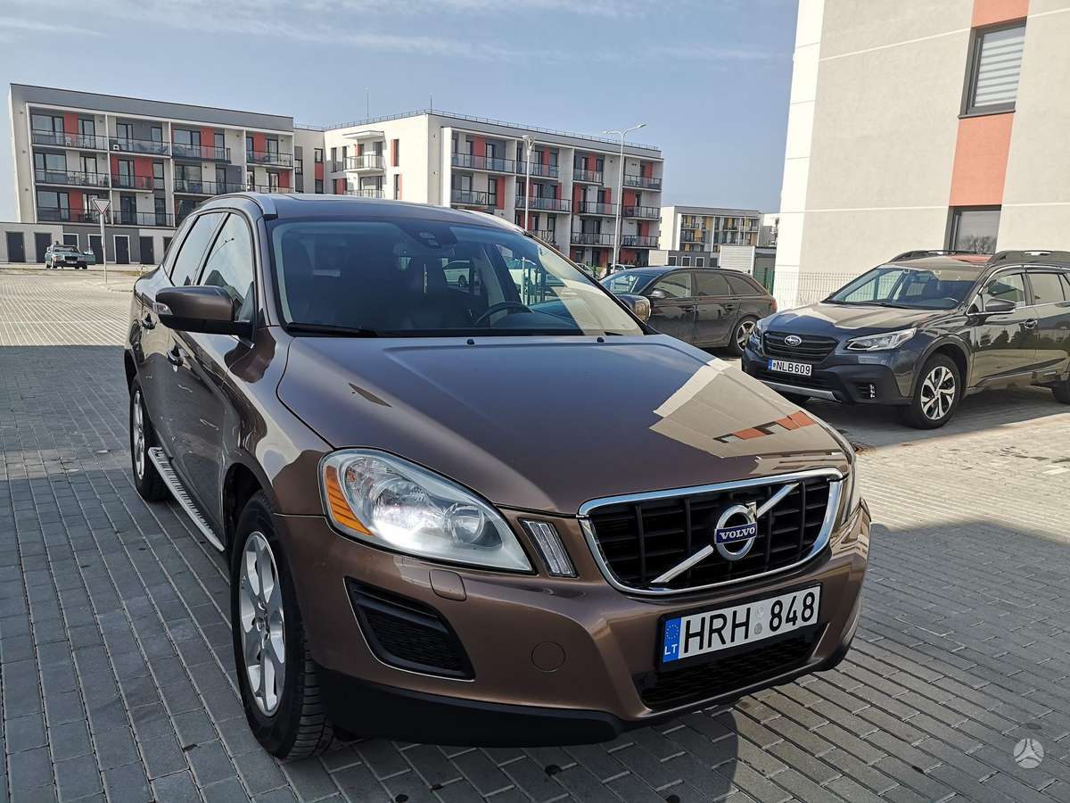 Volvo XC60 2012 — вигляд ззаду