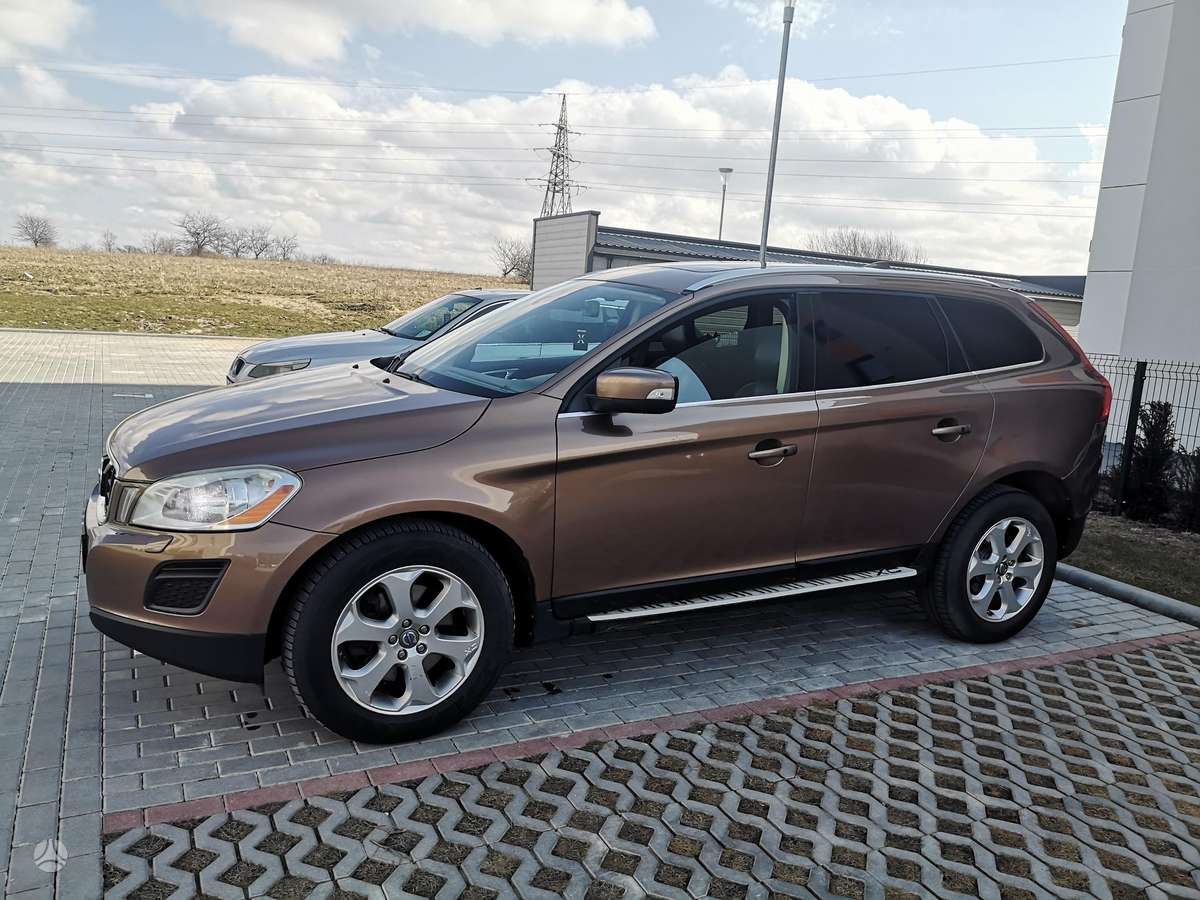 Volvo XC60 2012 — салон