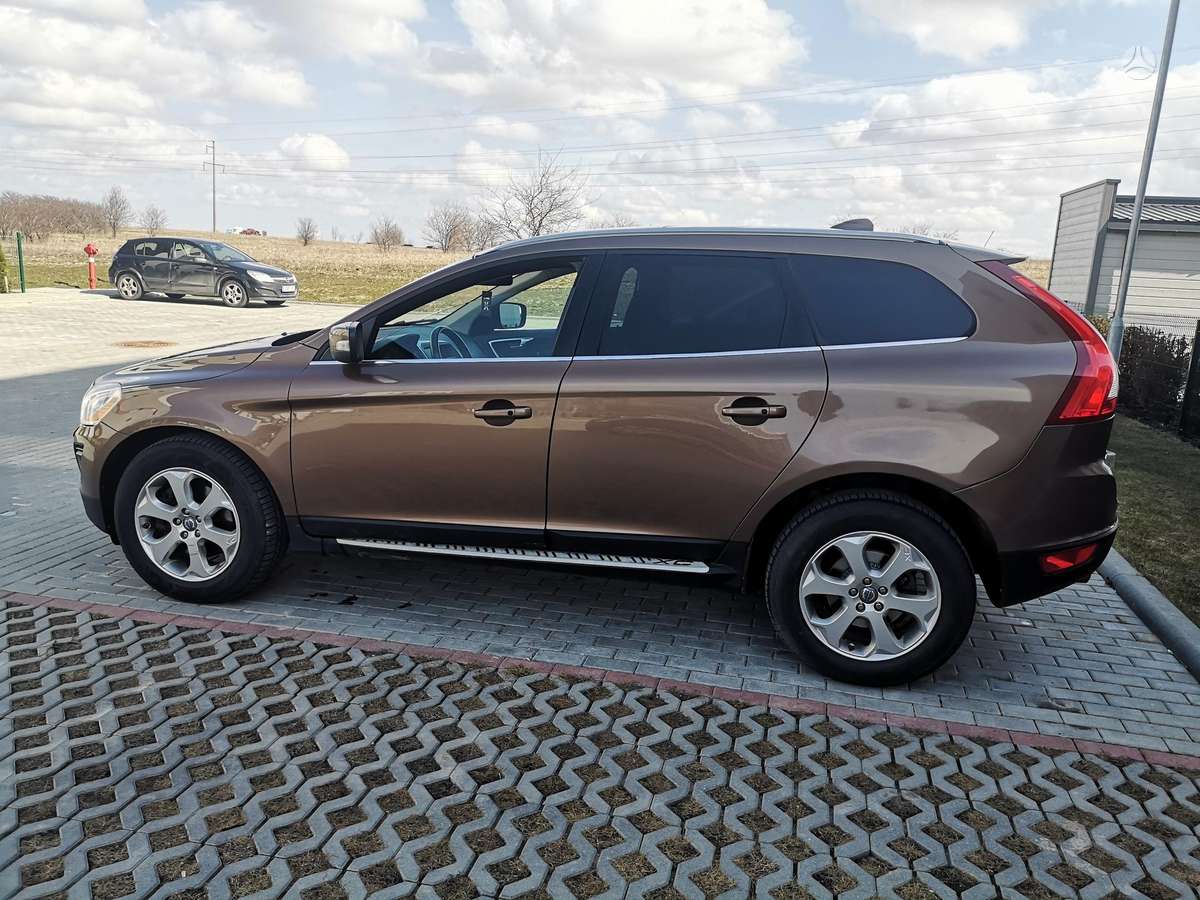 Volvo XC60 2012 — двигун 3200 cm³, 238 HP (175kW)
