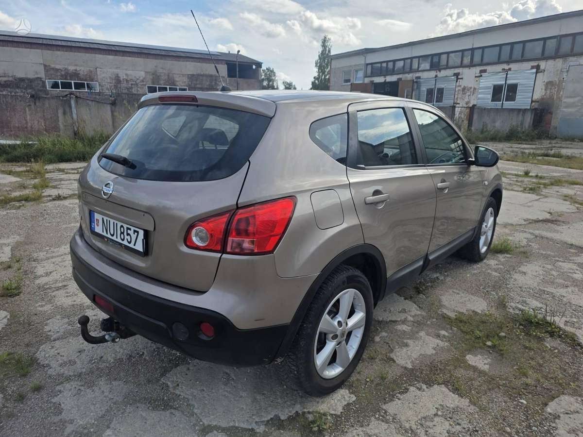 Nissan Qashqai 2009 — rear view