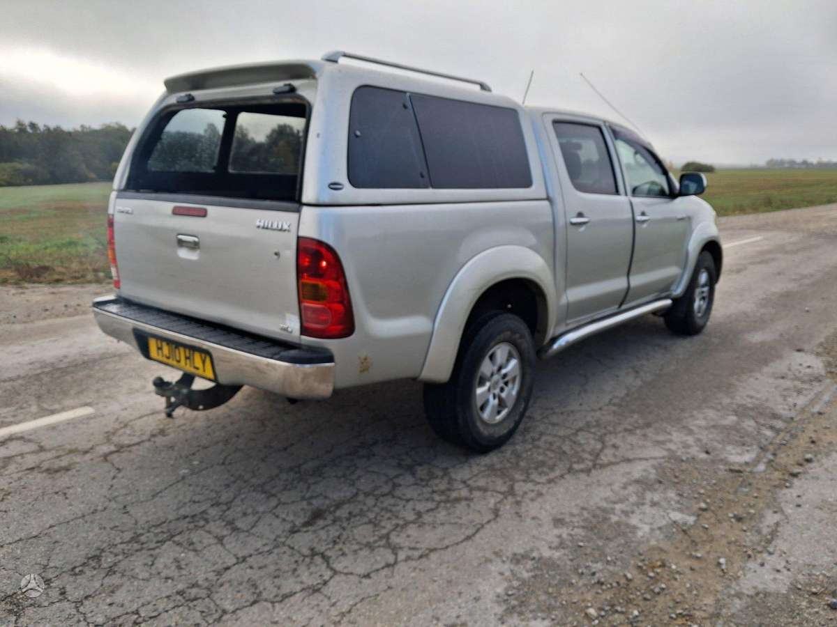 Toyota Hilux 2010 — photo 10