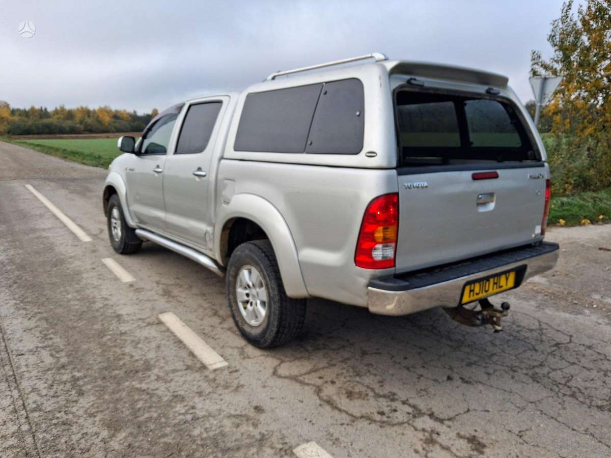 Toyota Hilux 2010 — photo 5
