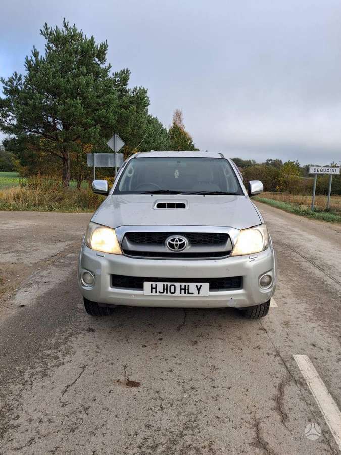 Toyota Hilux 2010 — photo 6