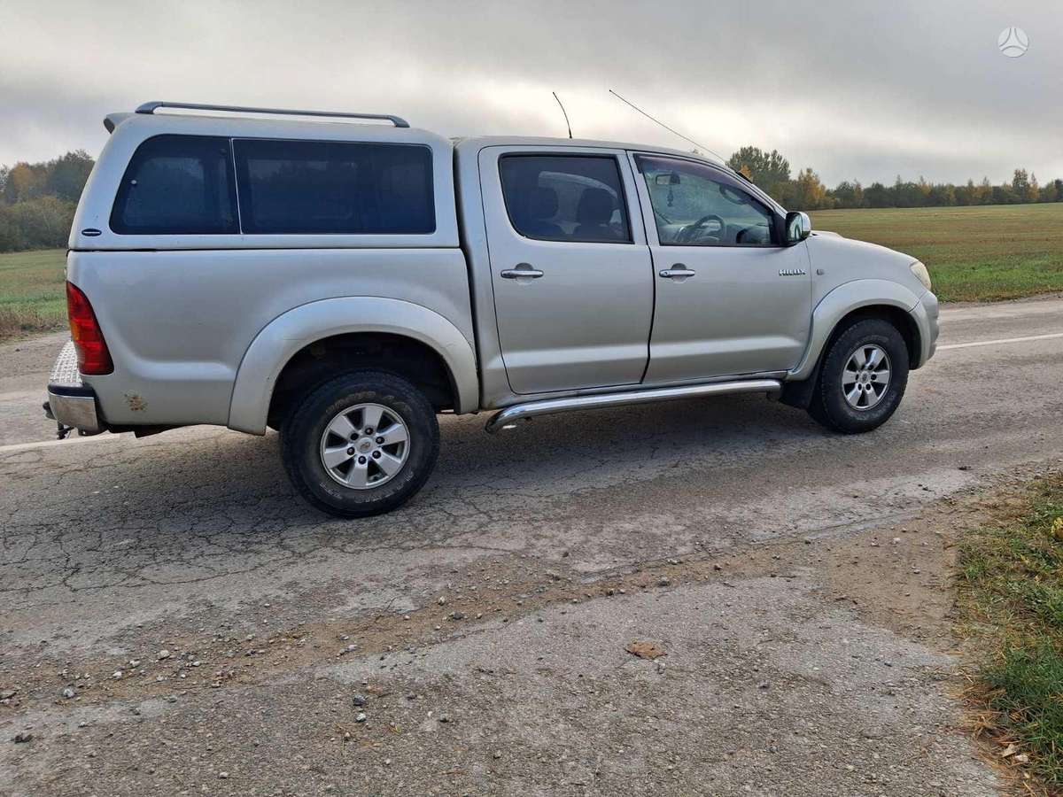 Toyota Hilux 2010 — photo 8