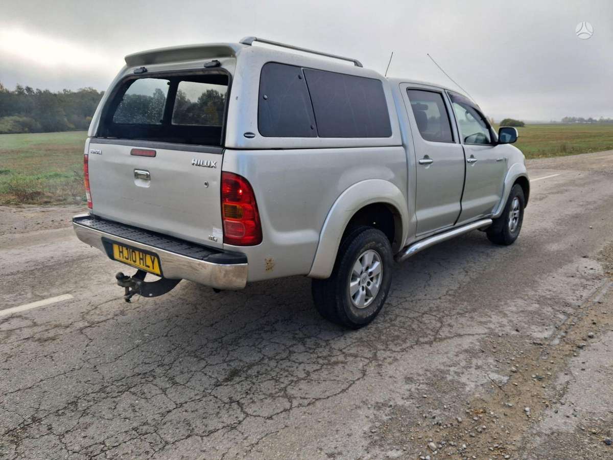 Toyota Hilux 2010 — photo 9