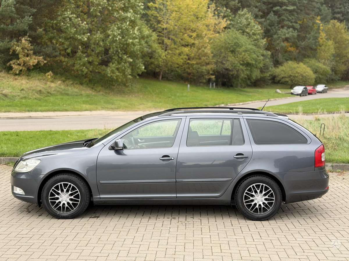Skoda Octavia 2011 — engine 2000 cm³