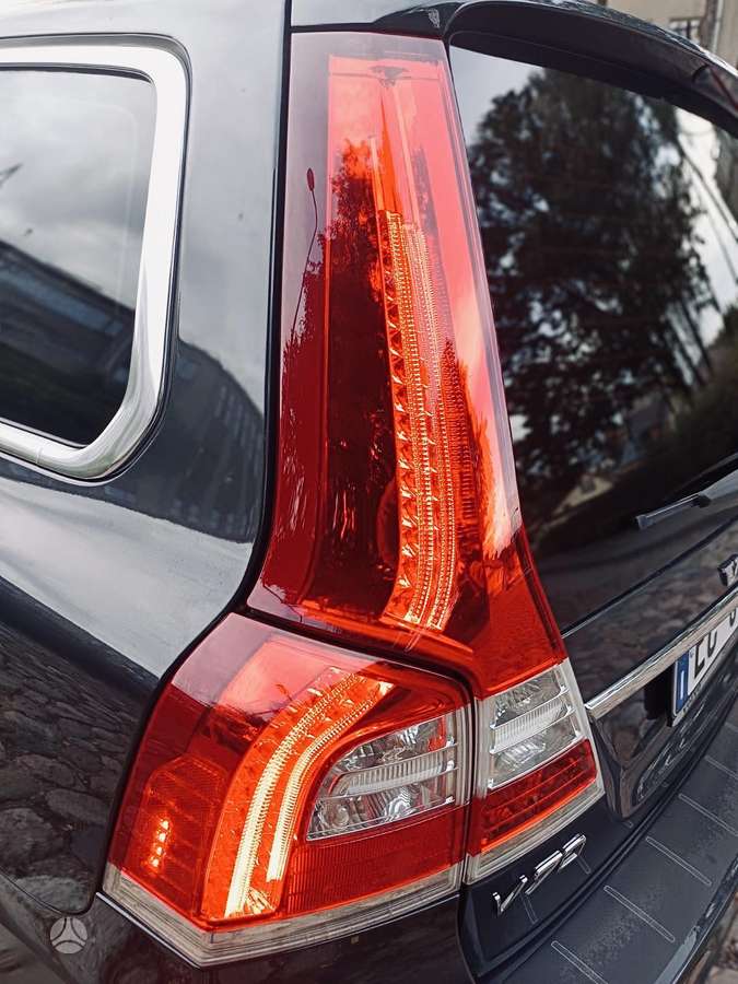 Volvo V70 2013 — photo 11