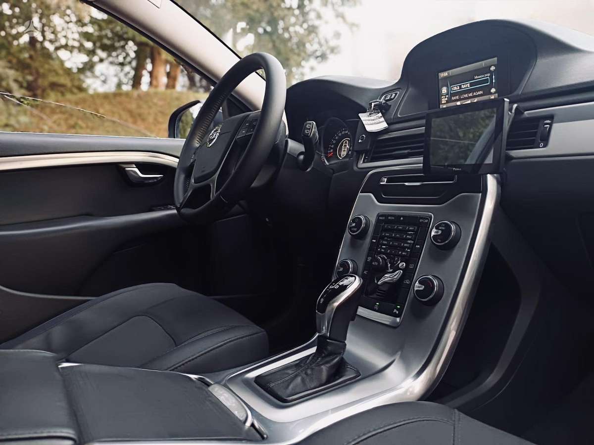 Volvo V70 2013 — photo 14