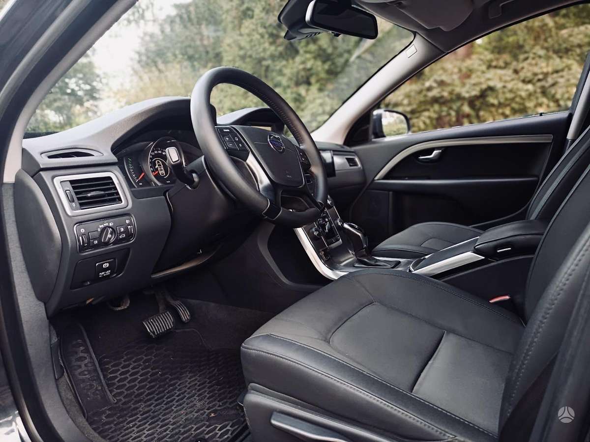 Volvo V70 2013 — photo 24