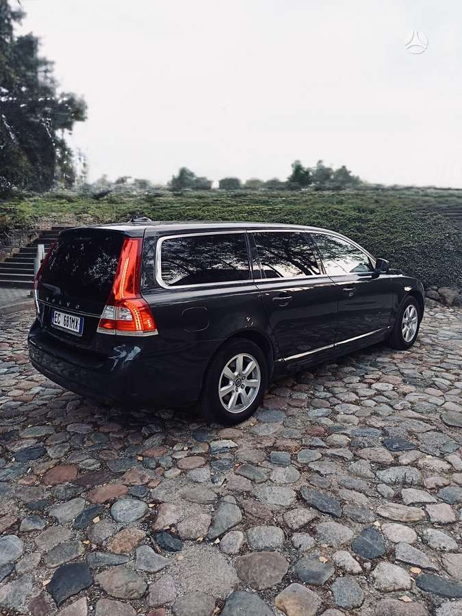 Volvo V70 2013 — interior