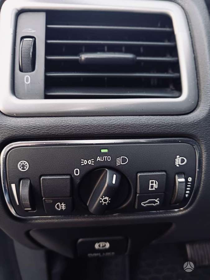 Volvo V70 2013 — photo 30