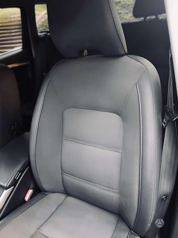 Volvo V70 2013 — photo 34