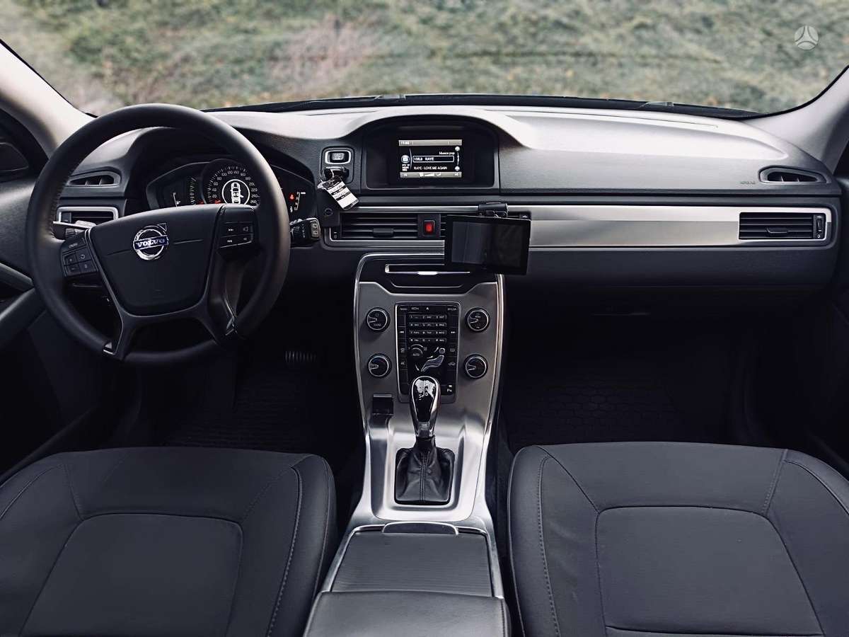 Volvo V70 2013 — photo 35