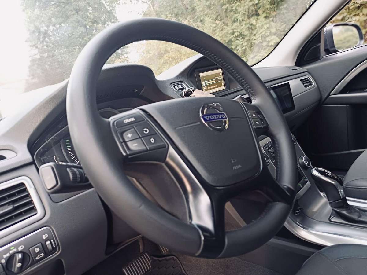 Volvo V70 2013 — photo 37