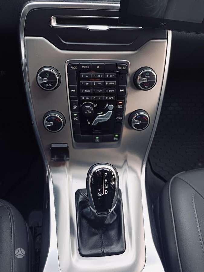 Volvo V70 2013 — photo 6