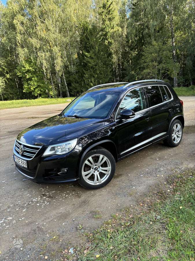 Volkswagen Tiguan 2009 — rear view