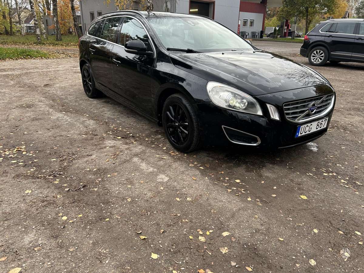 Volvo V60 2011 — вигляд ззаду