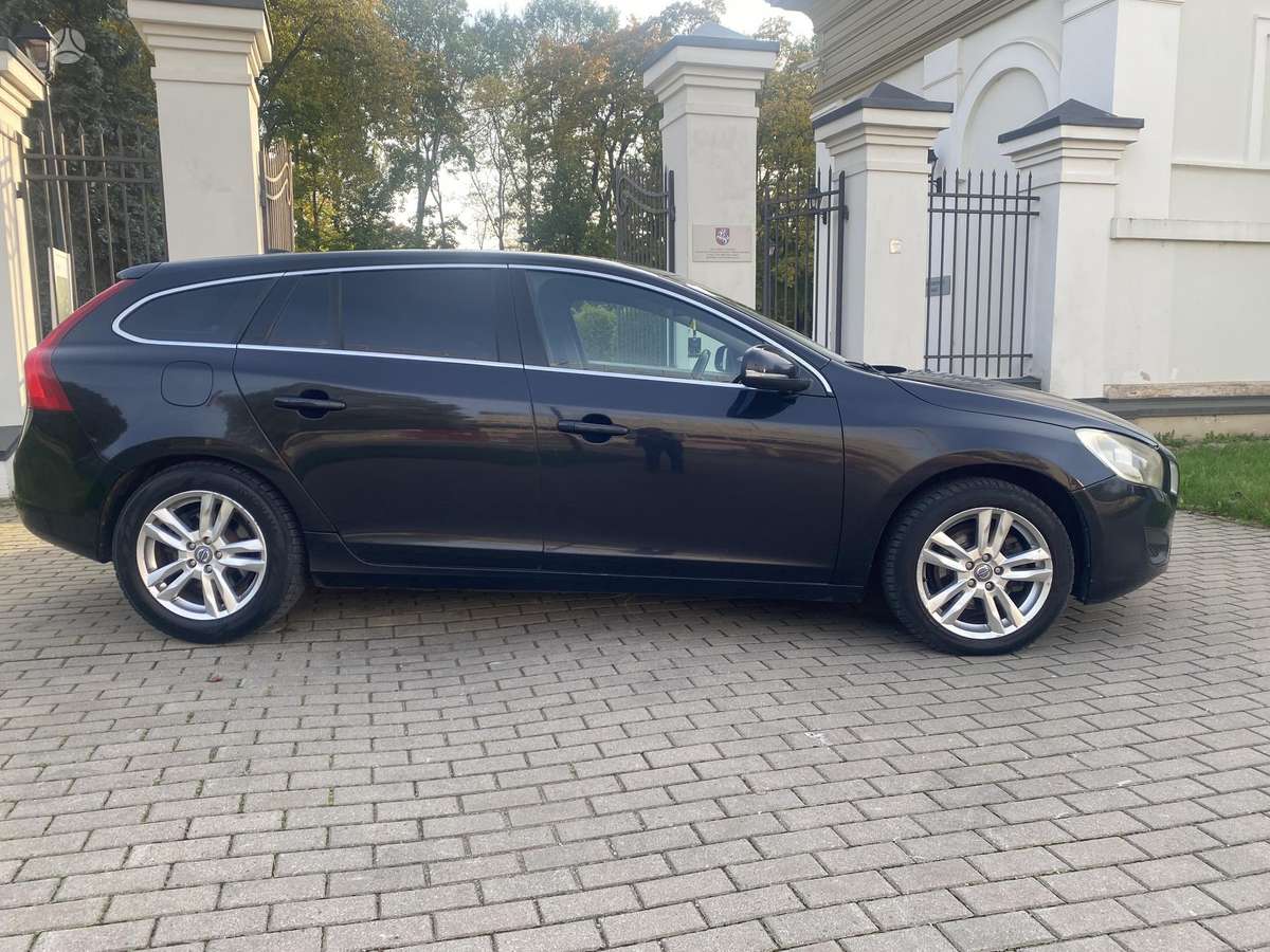 Volvo V60 2012 — photo 10