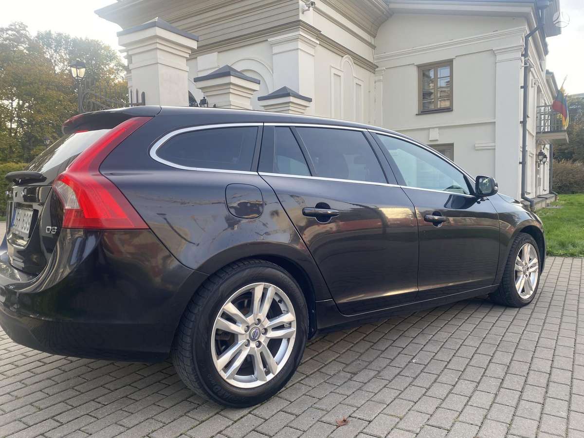 Volvo V60 2012 — photo 11