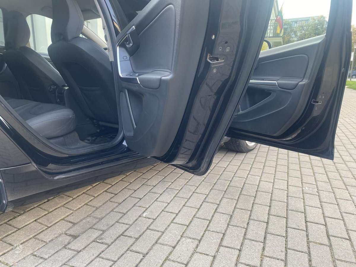 Volvo V60 2012 — photo 16