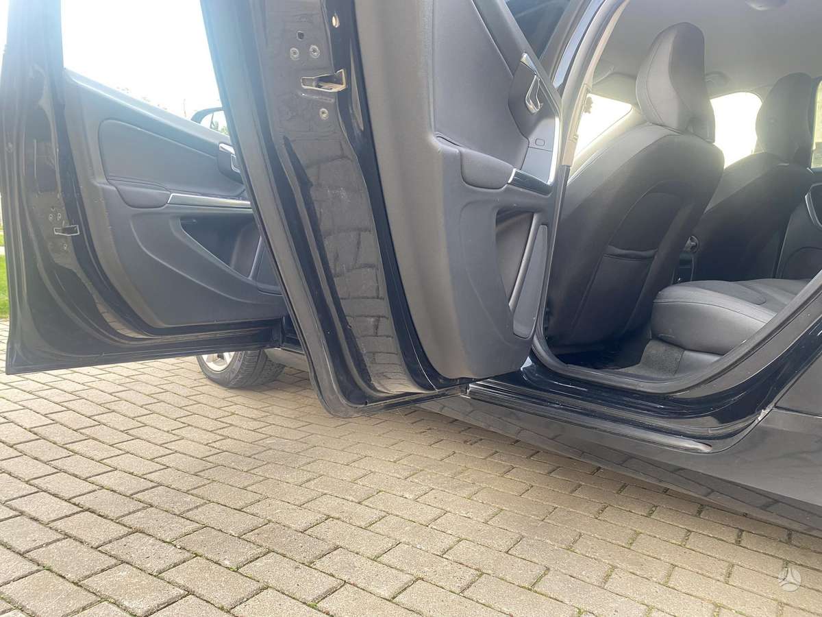 Volvo V60 2012 — photo 19