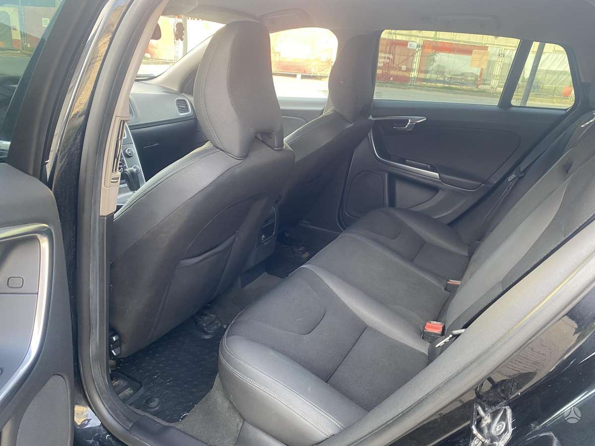 Volvo V60 2012 — photo 21