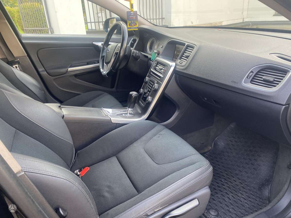 Volvo V60 2012 — photo 26