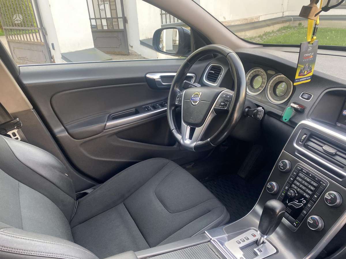 Volvo V60 2012 — photo 27