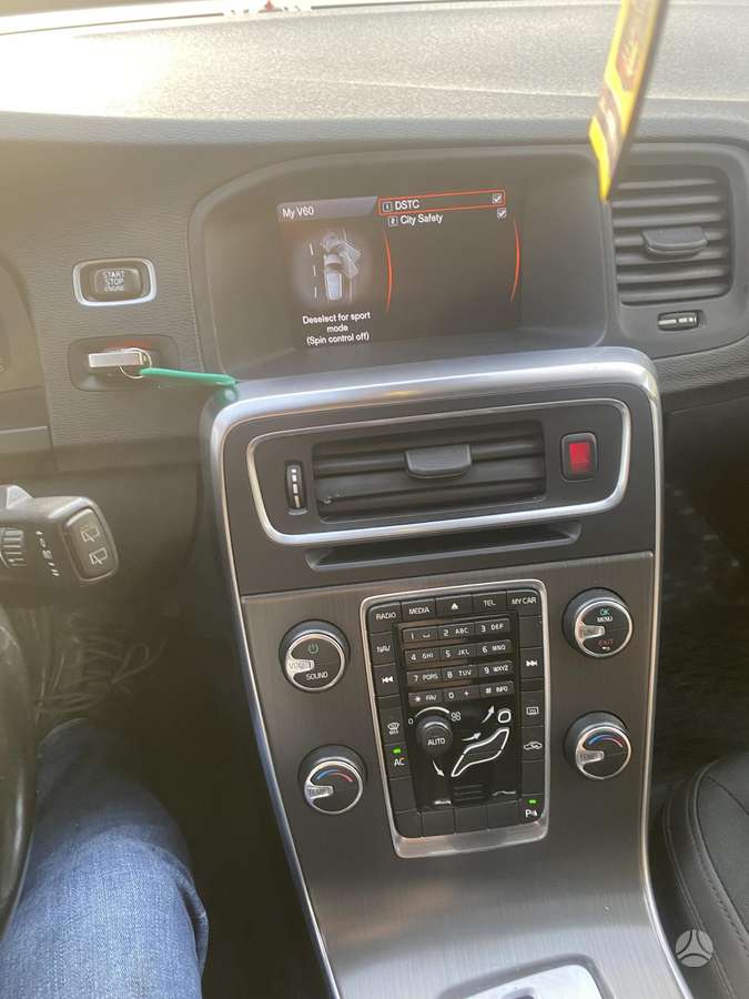 Volvo V60 2012 — photo 34