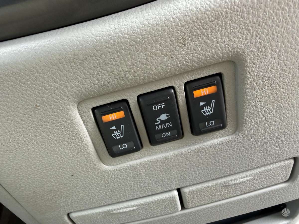Nissan Quest 2012 — photo 11