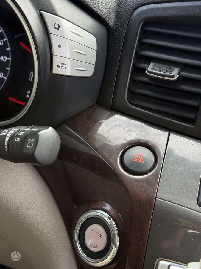 Nissan Quest 2012 — photo 12