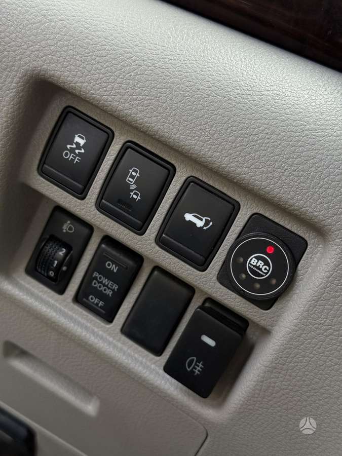 Nissan Quest 2012 — photo 17