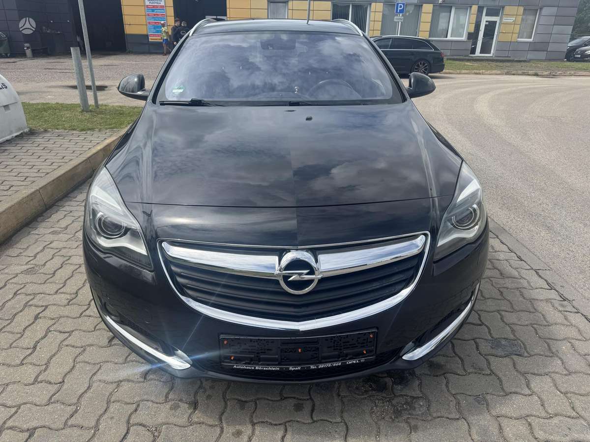 Opel Insignia 2015 — rear view