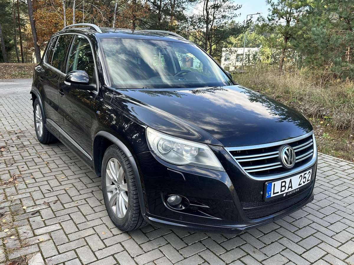 Volkswagen Tiguan 2009 — rear view