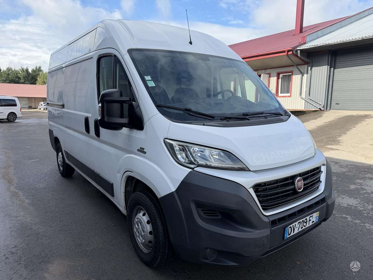Fiat Ducato 2015 — rear view