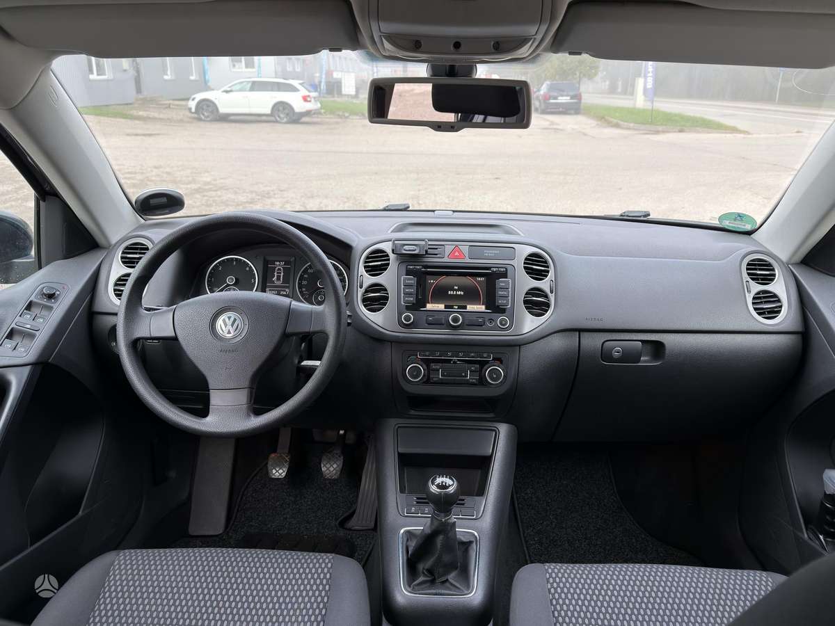 Volkswagen Tiguan 2010 — photo 20