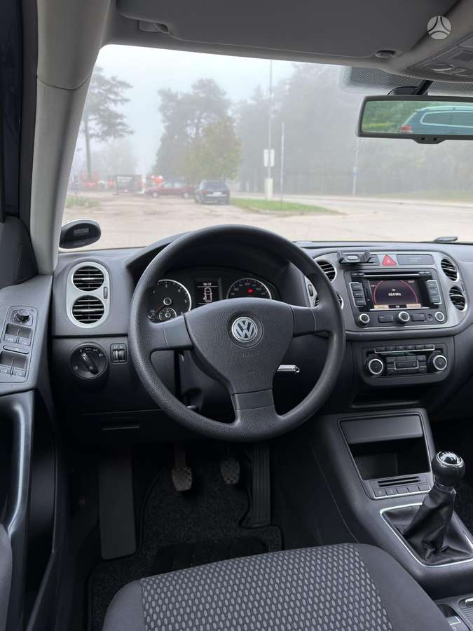 Volkswagen Tiguan 2010 — photo 21