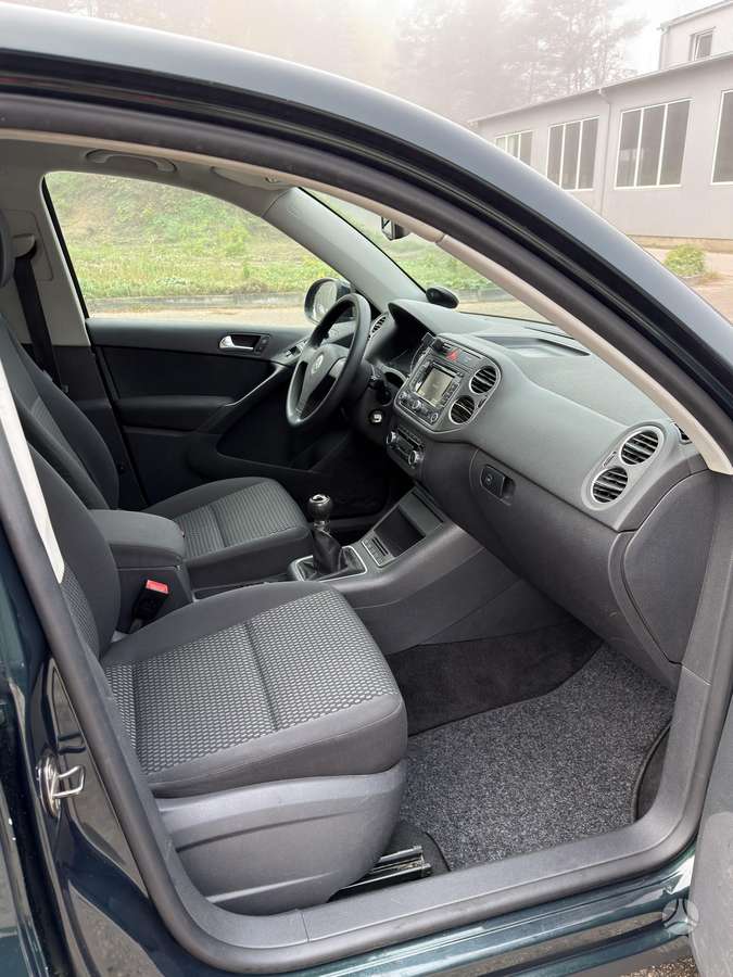 Volkswagen Tiguan 2010 — photo 23