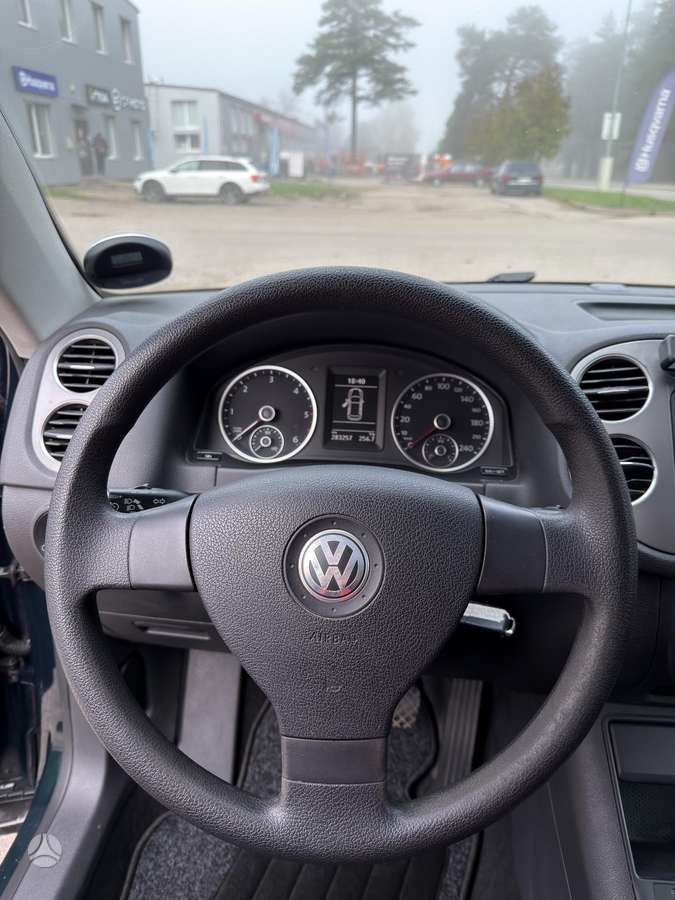 Volkswagen Tiguan 2010 — photo 27
