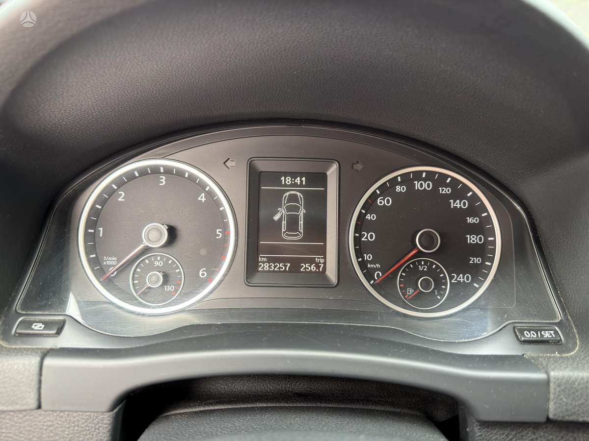 Volkswagen Tiguan 2010 — photo 28